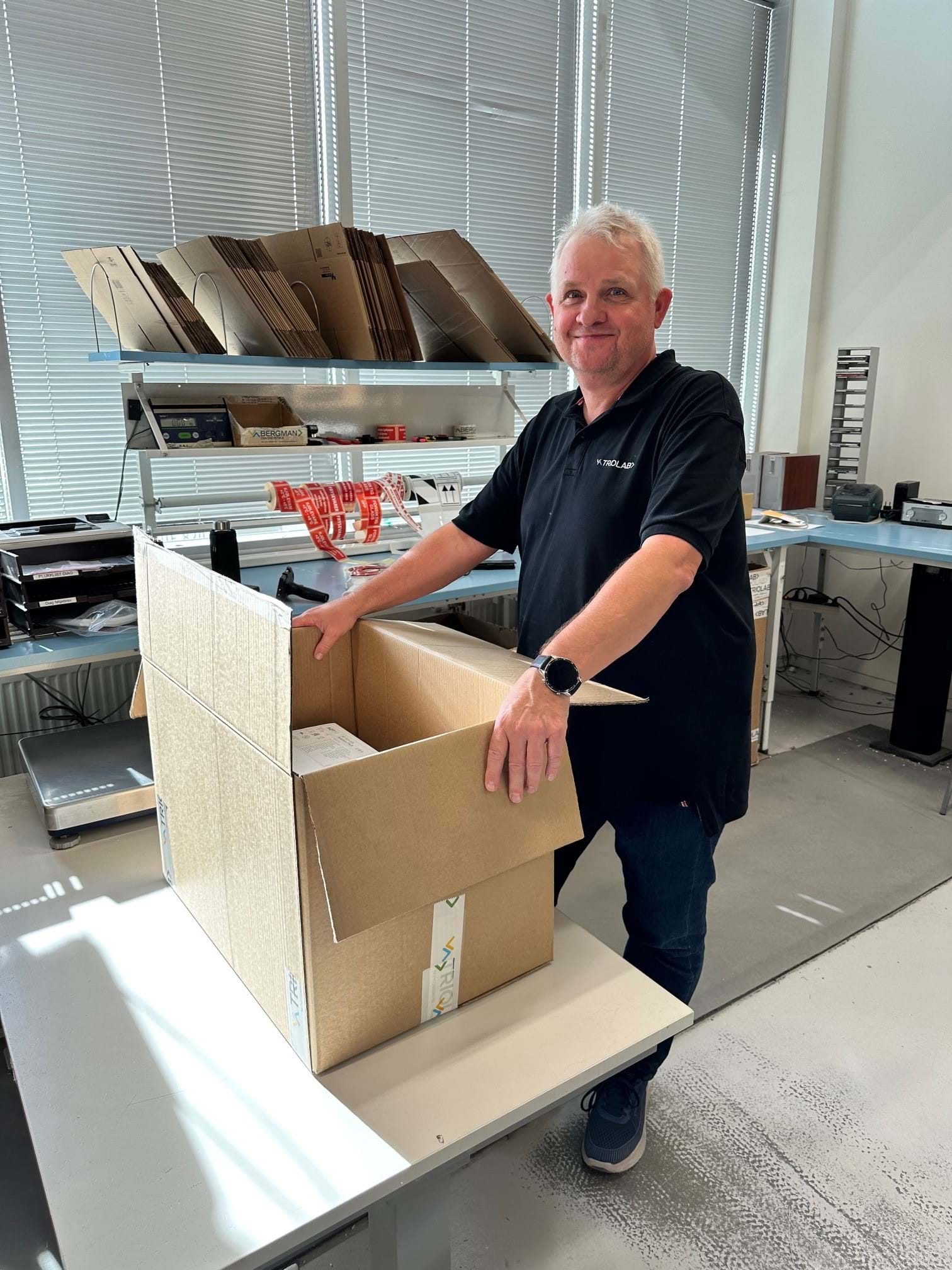 Jim gjenbruker pappesker på lageret